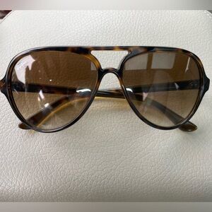 Ray Ban aviator sunnies